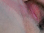 Me masturbo y me mojo mucho