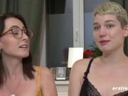 Ersties: Diese schönen Mädels lieben es mit Analplugs zu spielen 11/16