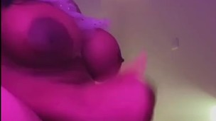 私のガールディックは踊💃🏾るのが大好きです