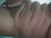 Masturbandome mientrase baño