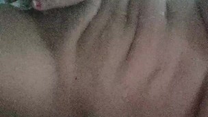 Masturbandome mientrase baño