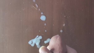 Fem jerking out a big load