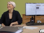 VIP4K. Una donna adorabile scherza apposta con l'usuraio 6/16