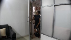 Le presto dinero a mi hermanastra y ella me paga con cuerpo - Porno en Español