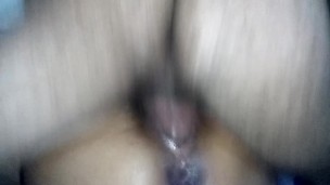 Pinatigas ni Pinoy ang kanyang titi at itinulak ito ng malalim sa aking puke kaya nabulalas ako.