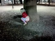 Rubia haciendo pis en publico en la Plaza Lopez, Rosario 7/16