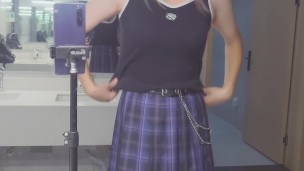 伪娘 // 公厕露出玩飞机杯，结果秒射