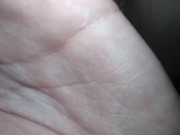 Con el coño cremoso se mea en la camara 12/16