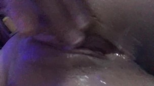 PINK HAIRED GIRL PUTTING FINGERS INTO OIL-FULL PUSSY AND FUCKING HER SMOOTHY ASS