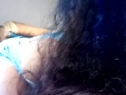 Esse filho da puta ama ser chupado bem molhado enquanto vê uma vagaba destruída por rolas no porno🍌