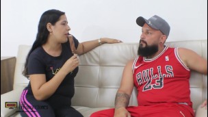 Mi suegra me invita a llenar su helado con mi propia leche - Historia completa - Porno en Español