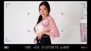 me pruebo medias y se me ve la vagina // detrás de camara