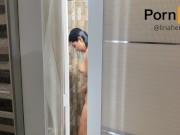 MI MADRASTRA ME DESCUBRE ESPIANDOLA MIENTRAS SE BAÑA Y ME FOLLA 🥵🥵😈 4/16