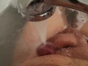 Shower and cum without hand