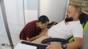 Llego a un trato muy caliente con mi jefe - Parte 1 - Porno en Español