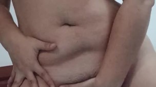 Luce su cuerpo desnuda para tocarse