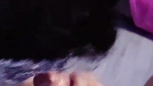 Moglie italiana fa un pompino da brava troia e aspetta la sborra a bocca aperta