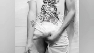 (POLLA GRANDE) Jugando Con Mi Verga En El Baño 25Cm - Brayan Ospina 