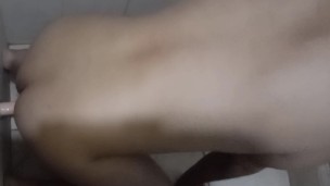 Rico sexo anal en el baño (masturbación). rich anal sex in the bathroom (masturbation).