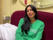 The traveling companion turned out to be a porn model 2/16