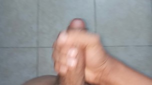 VIDEO PORNO_SE JALA SU PENE HASTA TENER UNA RICA EYACULACION_XXX