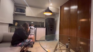 Mi esposo me envía a una fontanera para que no le sea infiel y ella me destapa la cañería!