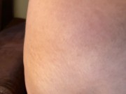 Mira cómo tu esposa paga la renta moviendo su enorme culo blanco 2/16