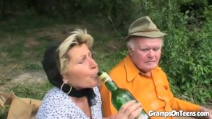 Teen whore in threeway with elderly couple