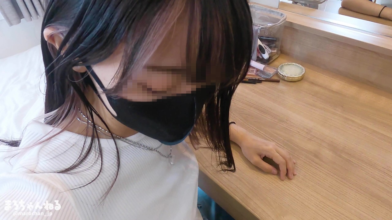 【素人ハメ撮り】壁の薄いホテルの机で彼女とハメ放題♡鏡の前で立ちバック！！　　　　日本人/素人カップル/個人撮影/無修正/パイパン/スマホ/主観映像/まろちゃんねる - RedTube