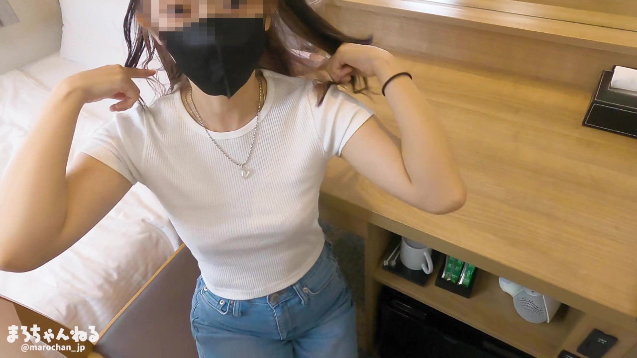 【素人ハメ撮り】壁の薄いホテルの机で彼女とハメ放題♡鏡の前で立ちバック！！　　　　日本人/素人カップル/個人撮影/無修正/パイパン/スマホ/主観映像/まろちゃんねる - RedTube