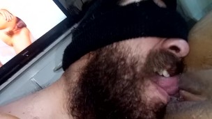 he fucks my pussy in his mouth he sucked mercilessly until i cum in his mouth watching porn👅😋🤤💦