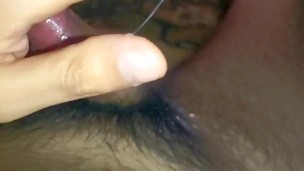 Verga erecta de chacalito después de eyacular 