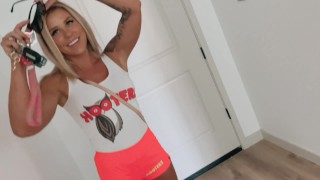 Blonde Hooters Waitress Jessica gets Fucked Raw - RedTube