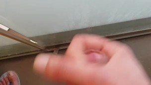 Quando hai ancora voglia dopo la scopata ma lei è scappata a lavoro...