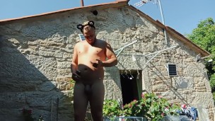Provocando al aire libre y tocandome bien sexy y rico