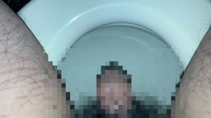 【主観】自宅のトイレでおしっこ自撮り