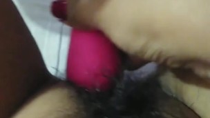 Le mando a mi novio un video masturbandome con un nuevo juguete sexual