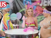 In this week's episode of Jerkaoke, Chloe Temple hosts as Sheena Ryder and Air Thugger fuck each other! 10/16