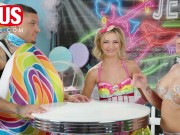 In this week's episode of Jerkaoke, Chloe Temple hosts as Sheena Ryder and Air Thugger fuck each other! 5/16