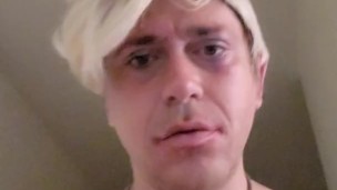 BLONDE HUNKY MALE MAOLO JERKOFF!