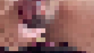 激しく手コキして白いの出す