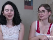 Ersties: Süße Blondine vögelt 18-Jährige Deutsche mit Strap-On 11/16