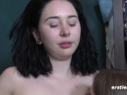 Ersties: Süße Blondine vögelt 18-Jährige Deutsche mit Strap-On 6/16