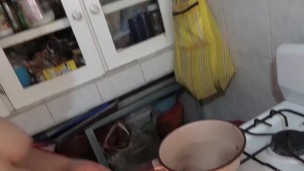 Cogida de cara y cocinando semen