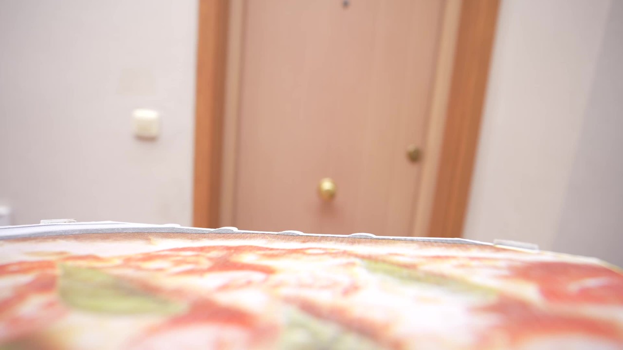 Eu dou o cu pro menino da pizza porque eu não tenho dinheiro! Esguicho enquanto ele me fode - Free Sex Video - RedTube