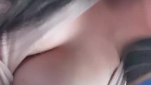Me saco las tetas en el bus 