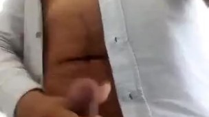 Verga con mucha leche, dedicatoria a fan voyerista