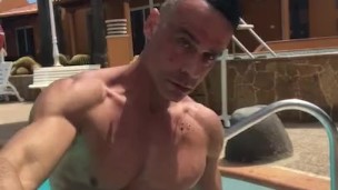Muscle nude show
