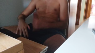 WHITE GUY JERKING OFF IN THE ROOM