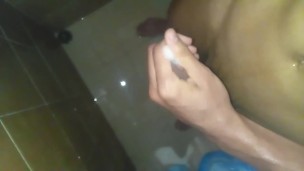 Me masturbo en la ducha para relajarme